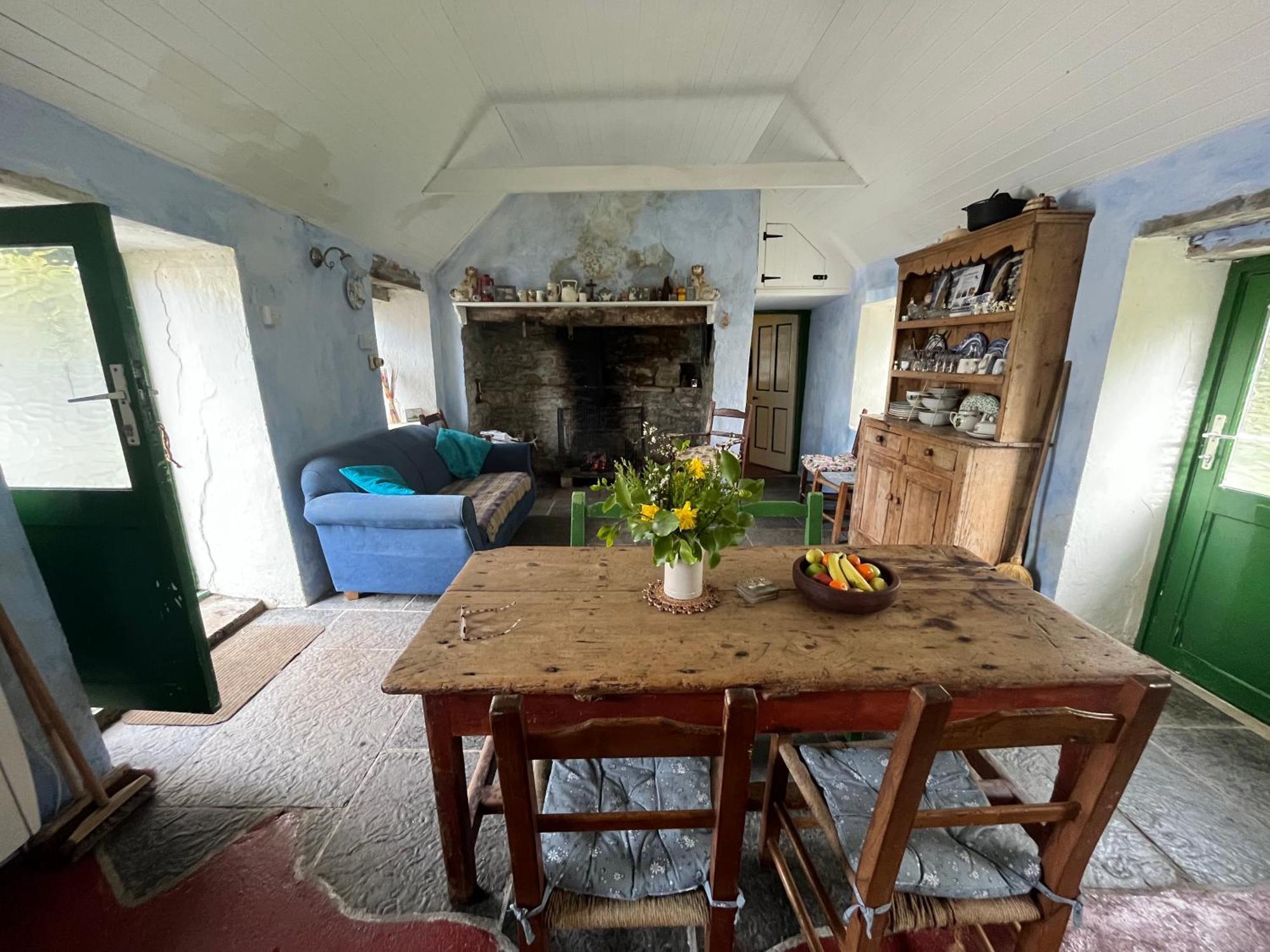 -Going Back In Time- 200 Year Old Farmhouse Creegh Exterior photo